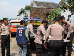 Tanggap Bencana, Polres Malang Terjunkan Personel Berikan Bantuan Sosial Warga Terdampak