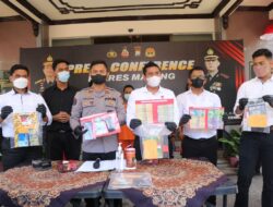 Polres Malang Berhasil Ungkap Judi Online Berbasis di Singapura dan Hongkong, 5 orang Ditetapkan Tersangka
