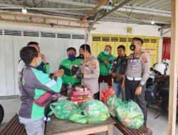 Laksanakan Program SEMANGAT, Polres Blitar Kota Beri Bantuan Sembako Driver Ojol