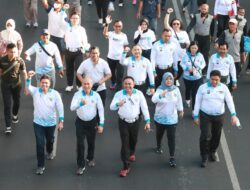 Jelang HUT Lalu Lintas ke-67, Ditlantas Polda Jatim Gelar Jalan Sehat Bersama Pelajar dan Masyarakat