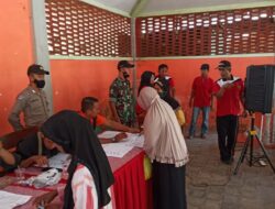 WARGA DESA TAMAN BAHAGIA, PAK BABINSA CERIA