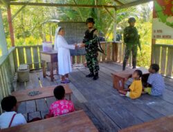 Satgas satuan organik Yonif Raider 514/SY sambangi sekolah Rimba wilayah Batas batu Papua