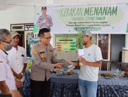 Polres Bondowoso. Mencanangkan program Gerakan menanam tanaman cepat panen pada masyarakat desa.