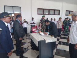 Dansatgas Yonif R 514/SY hadiri acara pelantikan Sekda dan Peresmian Gedung Sekolah Menengah Teologi Kristen (SMTK) “Tuani Sion Kenyam” Di Kabupaten Nduga.