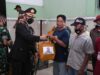 Sambut HUT TNI Ke-77, Kodim Bondowoso Bagi-bagi Sembako untuk Tukang Becak
