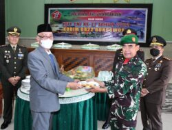 Bupati Bondowoso, Berikan Tumpeng ke Prajurit Kodim 0822
