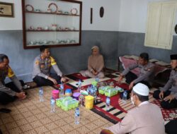 Polres Probolinggo Berikan Santunan dari Kapolri dan Kapolda Jatim Untuk Tiga Keluarga Korban Tragedi Kanjuruhan