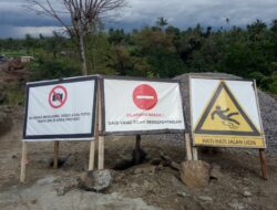 Patut Jadi Pertanyaan Banner Larangan Ambil Foto dan Video Proyek Jembatan Penghubung Dua Kecamatan