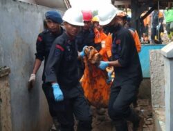 Hujan Rintik Sejak Pagi Tak Halangi Evakuasi 5 Korban Gempa Cianjur