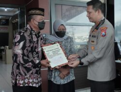 Kapolresta Malang Kota Salurkan Beasiswa dari Kapolda Jatim untuk Anak Polisi Korban Tragedi Kanjuruhan