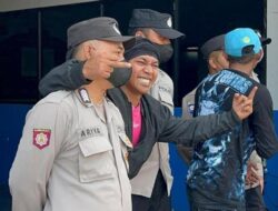 Viral Kesabaran Polisi saat Pam Unjuk Rasa 135 Menit di Malang