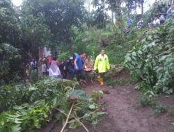 Polres Bondowoso, Polsek Grujukan Evakuasi Korban Puting Beliung