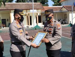 Kapolres Bondowoso Berikan Reward Kepada Anggotanya Yang Berprestasi