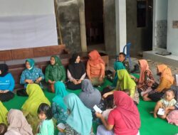 Babinsa Sumbersalam Komsos Dengan Ibu-ibu PKK