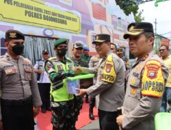 Kunjungi Pos Pam di Bojonegoro, Wakapolda Jatim Berbagi Bingkisan Untuk Warga dan Petugas