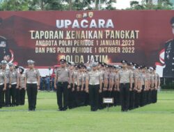 Di Akhir Tahun, Kapolda Jatim Pimpin Upacara Kenaikan Pangkat 2.908 Personel