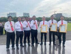 Awal Tahun 2023 Kapolda Jawa Timur Beri Penghargaan Kasat Reskrim Polrestabes Surabaya