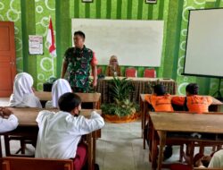 Babinsa Koramil 0822/01 Bondowoso Ajarkan Kepada Siswa SDN 01 Pejaten