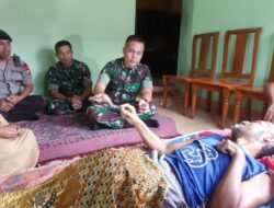 Komandan Kodim 0822 Bondowoso Bersama Perwira Staf Menjenguk Langsung Anggota Yang Sakit