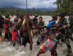 Dansatgas Yonif Raider 514/SY Letkol Inf Rinto Wijaya Menurunkan 2 Tim Evakuasi Gabungan TNI-Polri