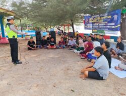 Humanis, Polisi Sosialisasi Ops Keselamatan Semeru 2023 di Area Wisata Pamekasan