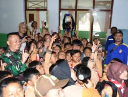 Dandim 0822 Bondowoso Berikan Bansos Pada Saswa Siswi Yang Terdampak Banjir Bandang