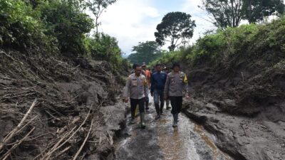 Kapolres Bersama Dandim 0822 Bondowoso Menyusuri Aliran Sungai Luapan Banjir Ijen