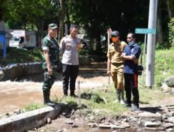 Kapolres Bersama Dandim 0822 Bondowoso Meninjau Langsung Lokasi Banjir di Desa Pancoran