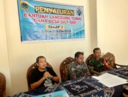 Pastikan Tepat Sasaran, Babinsa Koramil 0822/01 Bondowoso Kawal Penyaluran BLT DD Tahap 1