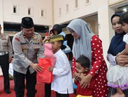 Polres Trenggalek Laksanakan Patroli Wilayah Sambil Berbagi Sembako