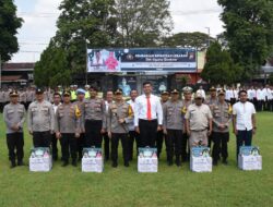Wujud Perhatian Kepada Personil, Polres Bondowoso Bagikan Bingkisan Menjelang Hari Raya Idul Fitri 1444 H