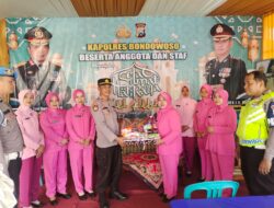 Wujud Kepedulian Pada Anggota, Ibu Bhayangkari Cabang Bondowoso Mendatangi di Setiap Posyan dan Pospam