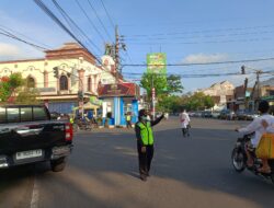 Indahnya Toleransi, Polisi dan Pemuda Gereja Amankan Salat Idul Fitri 1444 H di Malang