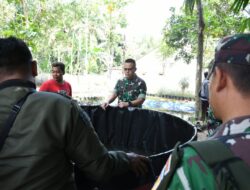 Satgas TMMD Reg 116 Kodim 0822 Bondowoso Latih Warga Membuat Kolam Ikan