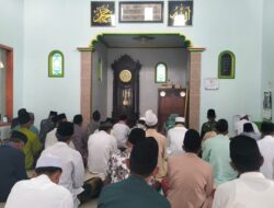 Satgas TMMD Ke-116 Bondowoso Lakukan Sholat Maghrib Berjamaah