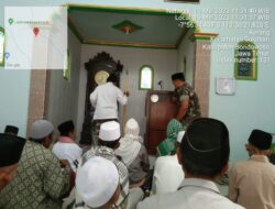 Satgas TMMD Ke 116 Bondowoso Menunaikan Shalat Jumat Bersama Warga