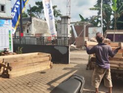 Satgas TMMD 116 Bondowoso Mulai Turunkan Kusen Pintu dan Jendela Rutilahu