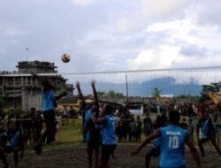 Wujudkan Keakraban Masyarakat Kenyam, Satgas Raider 514 Kostrad Gelar Perlombaan Voli