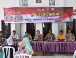 Jumat Curhat Serta Bansos Bersama Polres Bondowoso di Desa Selolembu