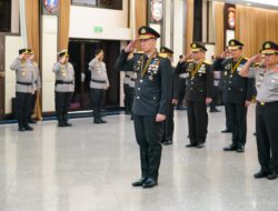Kapolri Sematkan Tanda Kehormatan Bintang Bhayangkara Pratama ke 22 Pati Polri