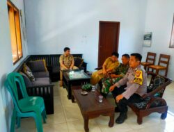 Sambangi Kantor Desa, Serka Sayuti Dan Bhabinkamtibmas Tingkatkan Sinergitas