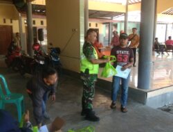 Sertu Sutrisno Salurkan Bantuan Tambahan Gizi Untuk Anak Stunting