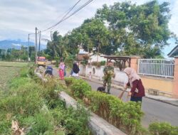 Serda Syaifuddin Bersama Ibu-ibu PKK Kerja Bakti Bersih² Lingkungan