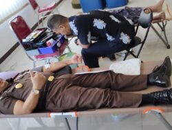 Kejari Bondowoso Sumbangkan Puluhan Kantong Darah, PMI Sebut Bisa Menunjang Stok Kebutuhan Masyarakat