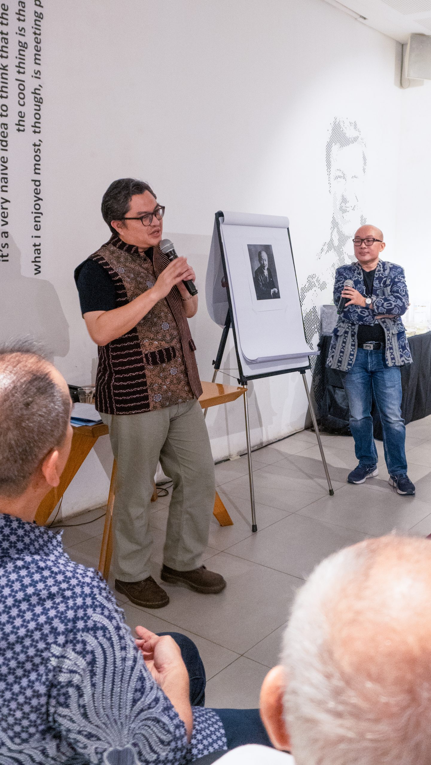 Irvan Kartawiria dan Harry Nazarudin, pakar kimia kuliner mempresentasikan fakta ilmiah tentang Glutamat.