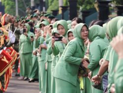 Tradisi Pelepasan Sabadha 39 Letkol Inf Rinto Wijaya Dengan Penuh Haru.