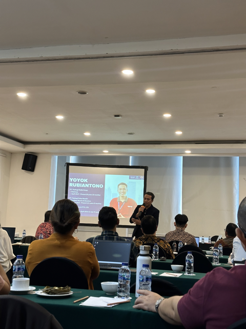 Perkenalan Pembicara Utama, Pak Yoyok Rubiantono