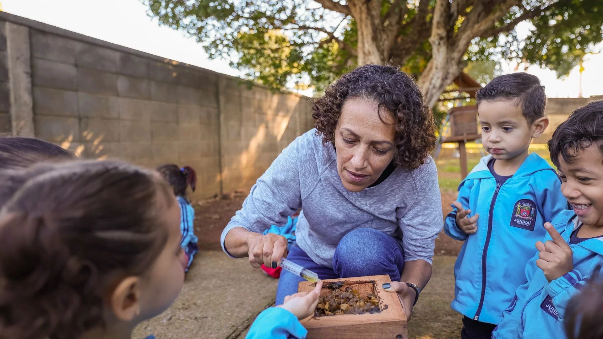 T4 memiliki Komunitas global yang terdiri lebih dari 200.000 guru dan platform media digital untuk memberikan pendidikan terbaik bagi anak-anak di seluruh dunia