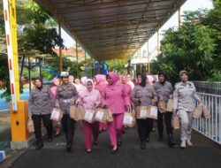 Ramadhan Berkah Polres Bangkalan dan Bhayangkari Berbagi Takjil
