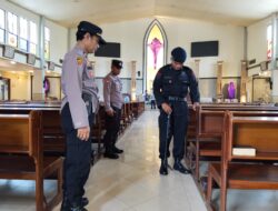 Jamin Keamanan Ibadah Umat Nasrani di Jumat Agung Satbrimob Polda Jatim Sterilisasi Gereja